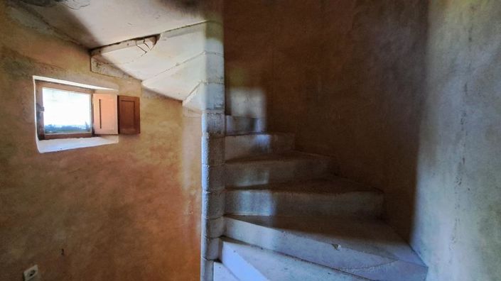 Image No.9-5 Bed House for sale