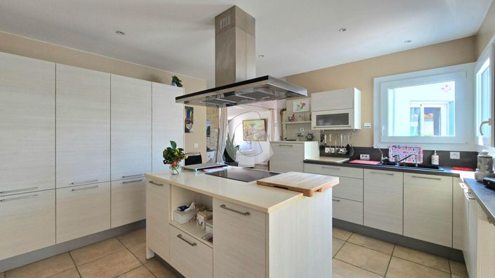 Image No.9-3 Bed House for sale