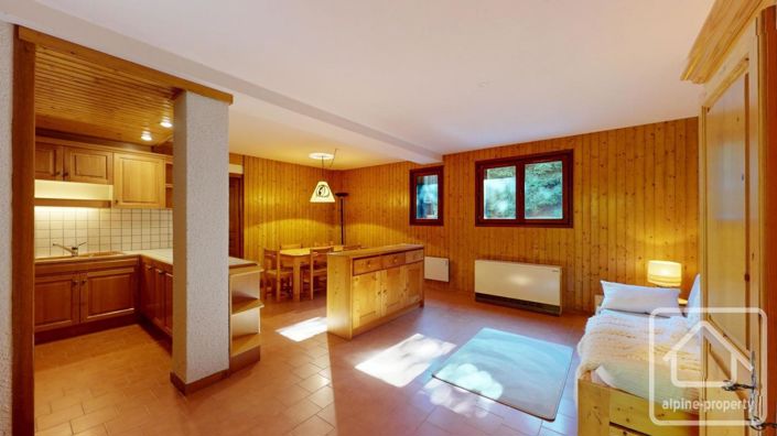 Image No.10-5 Bed Property for sale