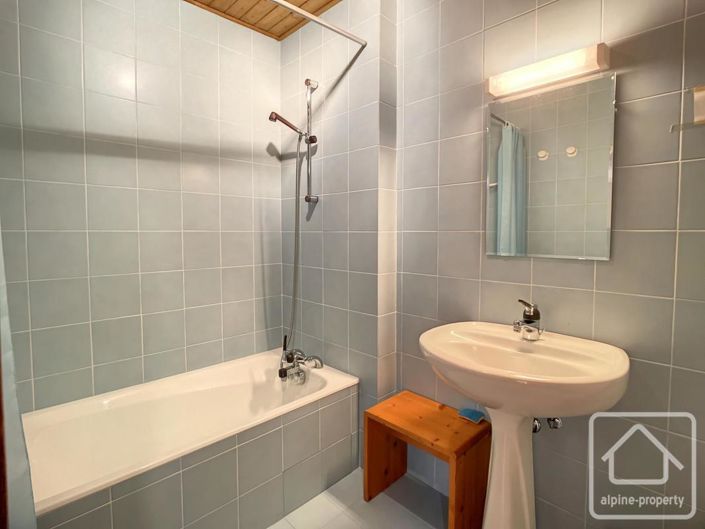 Image No.16-5 Bed Property for sale