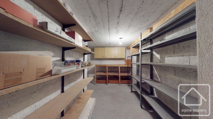 Image No.17-5 Bed Property for sale