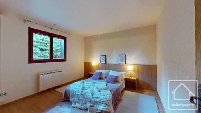 Image No.8-5 Bed Property for sale