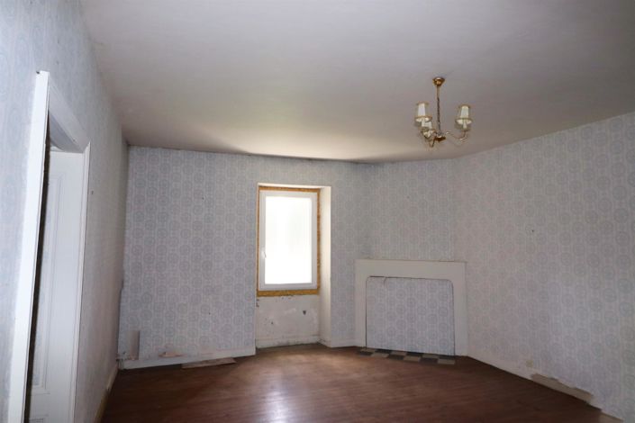 Image No.8-6 Bed House for sale