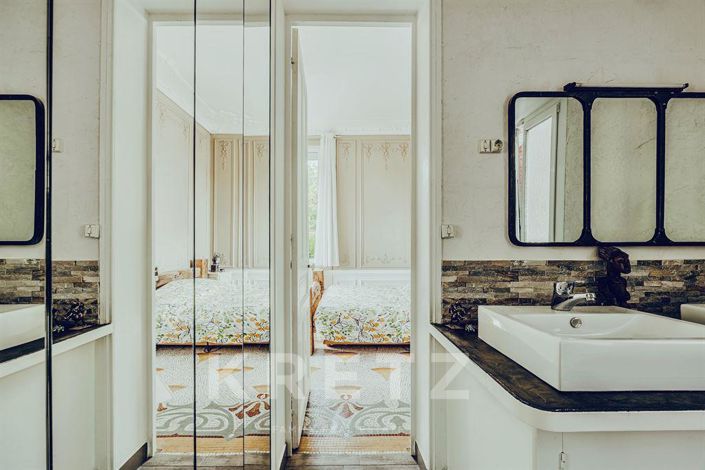 Image No.4-8 Bed House for sale