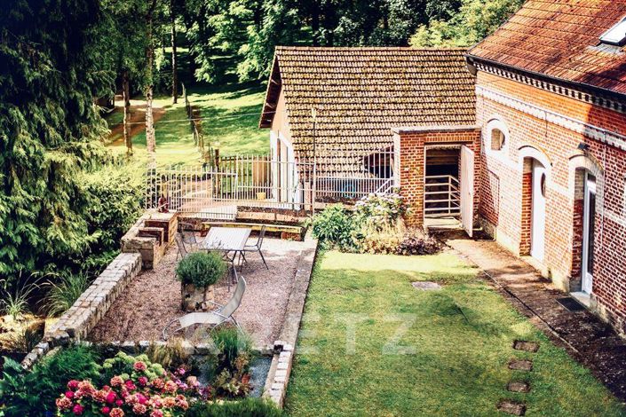 Image No.5-8 Bed House for sale