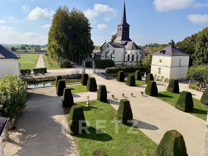 Image No.12-22 Bed Property for sale