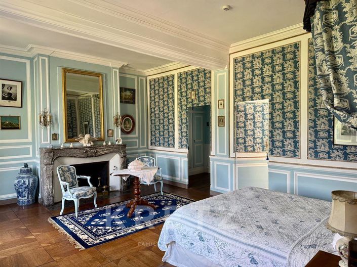 Image No.13-22 Bed Property for sale