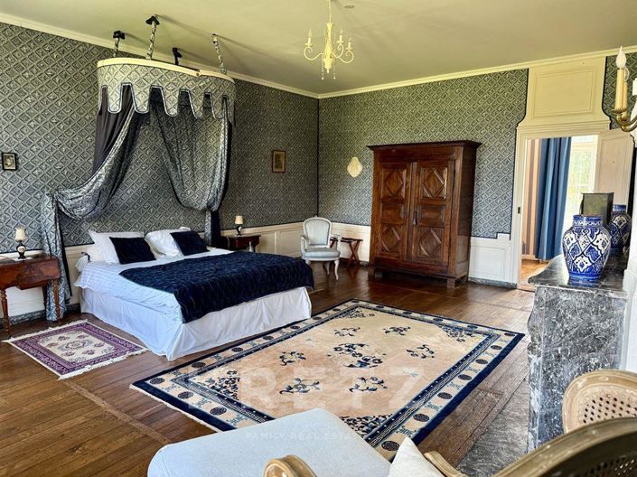 Image No.14-22 Bed Property for sale