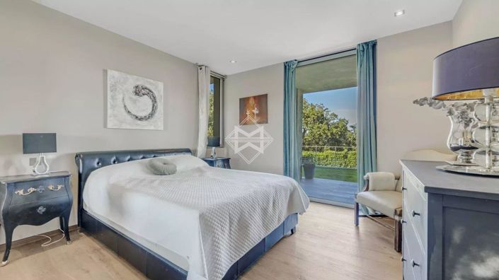 Image No.14-5 Bed House for sale