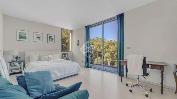 Image No.16-5 Bed House for sale