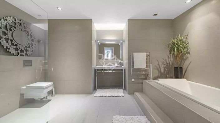 Image No.17-5 Bed House for sale