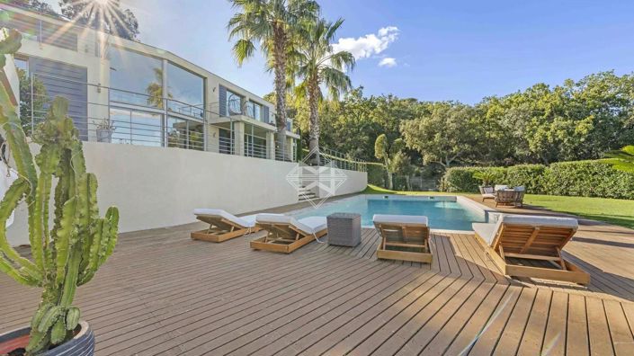 Image No.2-5 Bed House for sale