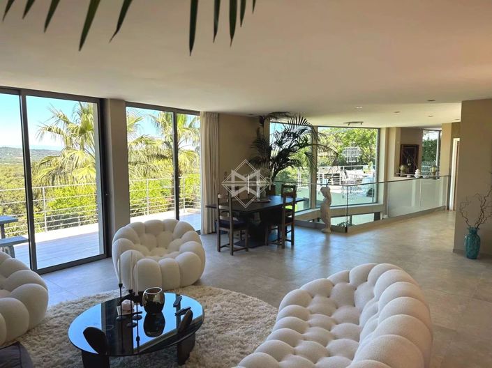 Image No.6-5 Bed House for sale