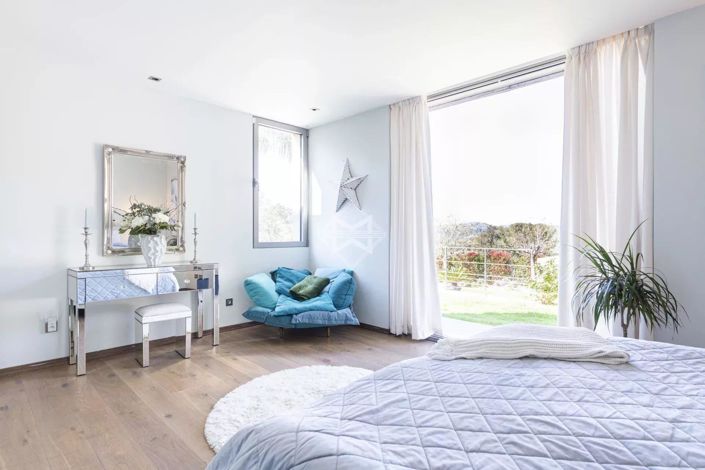 Image No.9-5 Bed House for sale