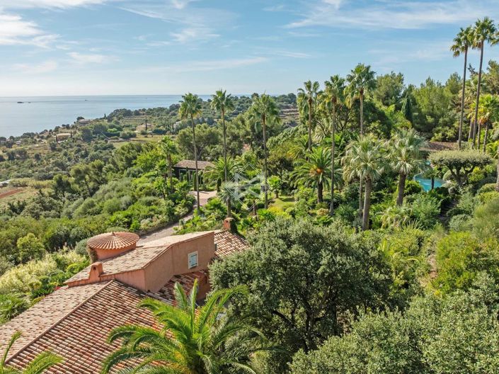 Image No.10-7 Bed House for sale