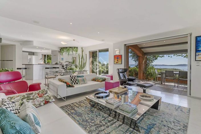 Image No.5-7 Bed House for sale