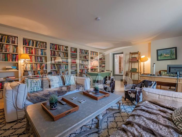 Image No.10-7 Bed House for sale