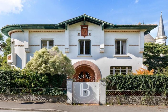 Image No.1-7 Bed House for sale