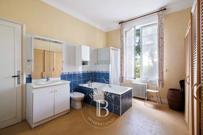 Image No.14-7 Bed House for sale