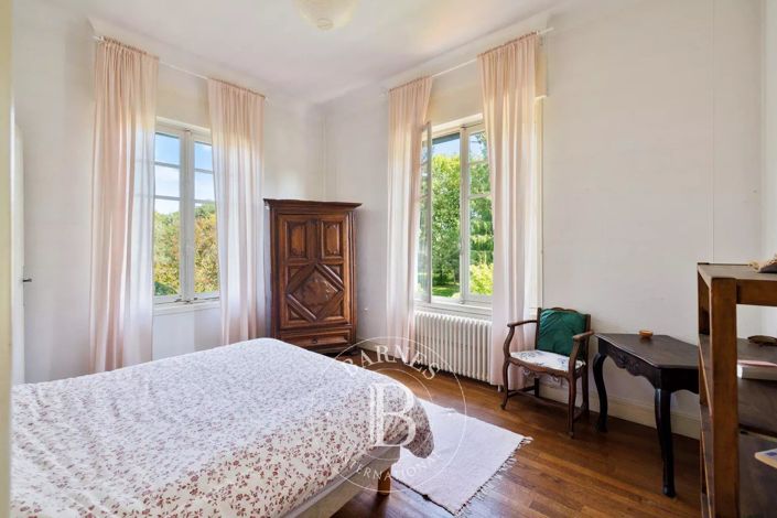 Image No.18-7 Bed House for sale