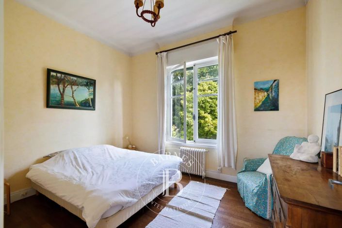 Image No.20-7 Bed House for sale