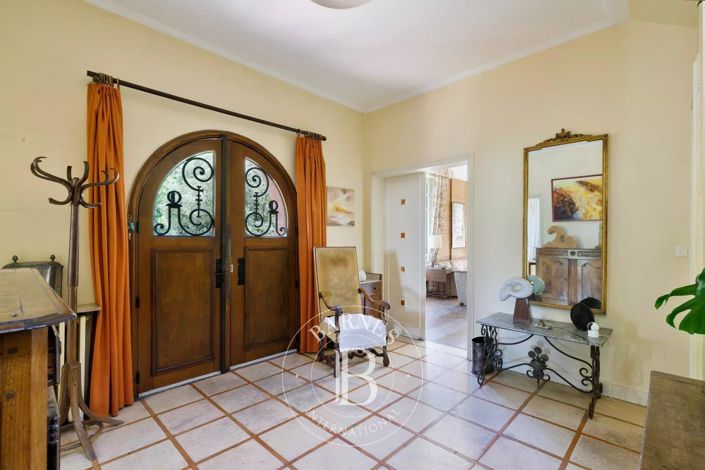 Image No.5-7 Bed House for sale