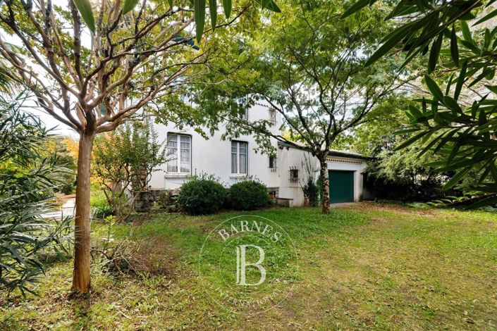 Image No.8-7 Bed House for sale