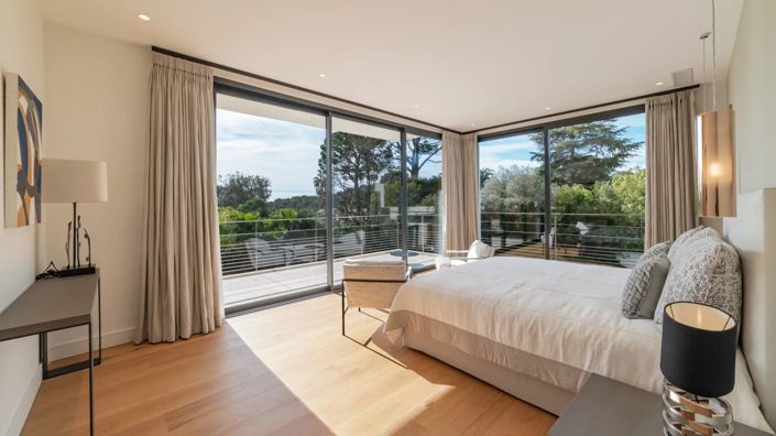 Image No.10-5 Bed House for sale