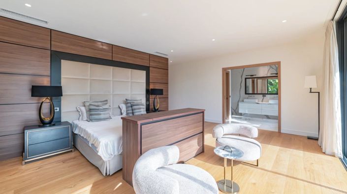 Image No.8-5 Bed House for sale