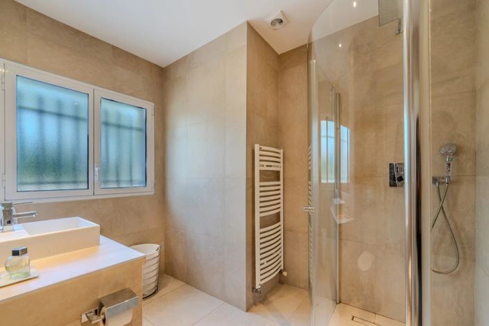 Image No.17-4 Bed House for sale