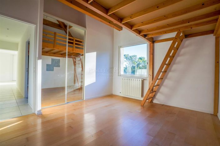 Image No.4-6 Bed House for sale