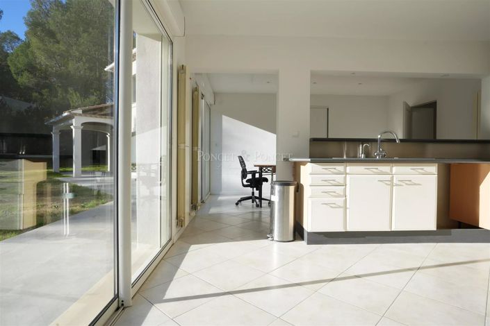 Image No.5-6 Bed House for sale