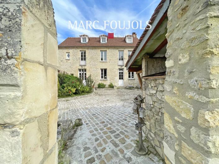 Image No.8-8 Bed House for sale