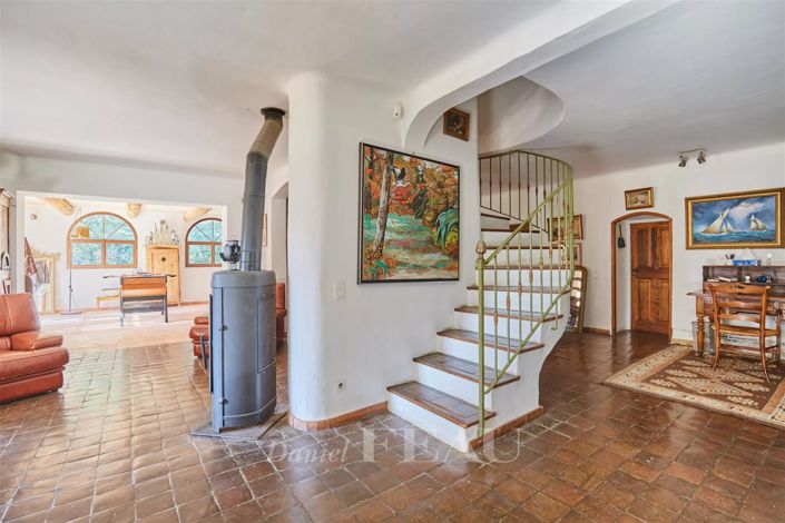 Image No.10-5 Bed House for sale