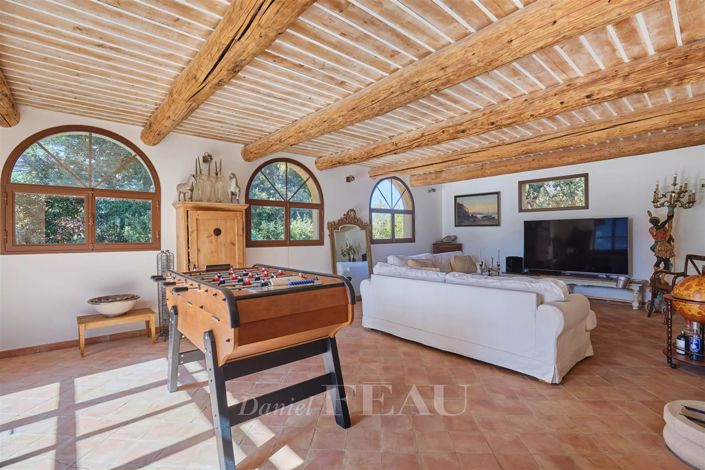 Image No.8-5 Bed House for sale