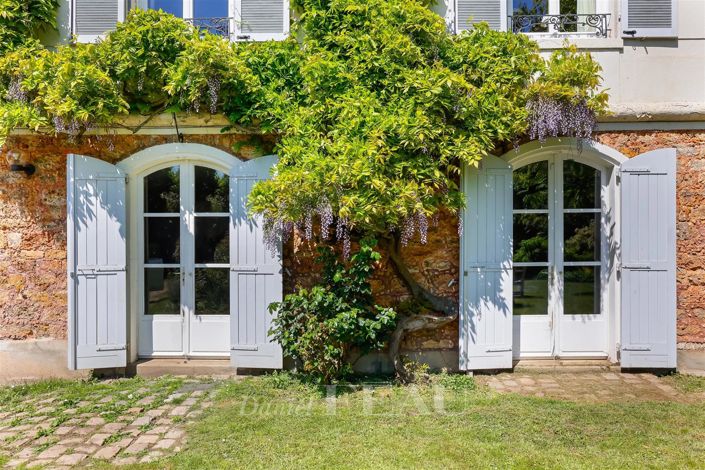 Image No.2-10 Bed House for sale