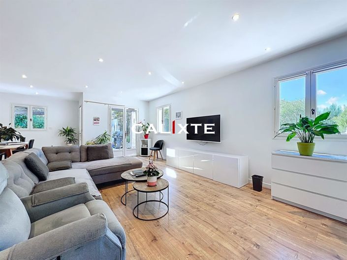 Image No.6-3 Bed House for sale