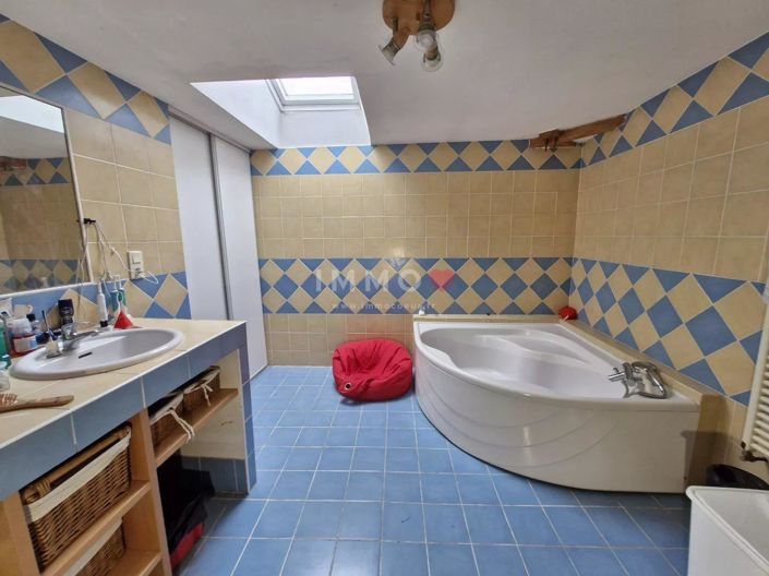 Image No.6-4 Bed House for sale