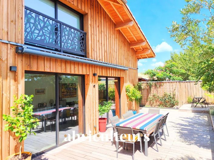 Image No.1-5 Bed House for sale