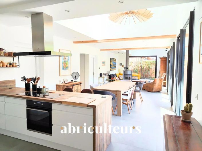 Image No.2-5 Bed House for sale