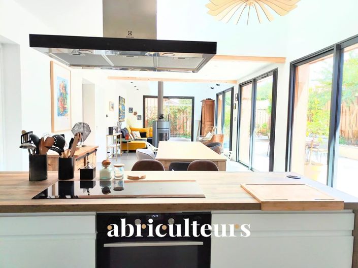 Image No.3-5 Bed House for sale