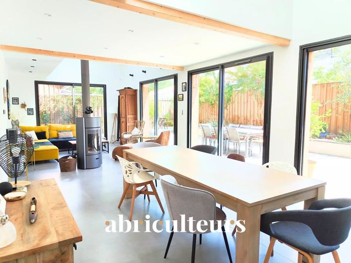 Image No.4-5 Bed House for sale