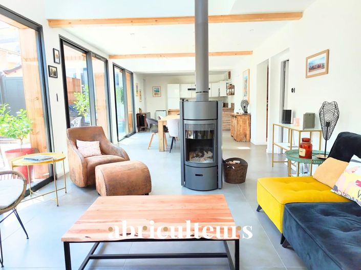 Image No.6-5 Bed House for sale