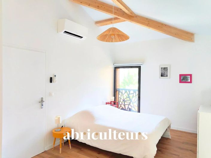 Image No.9-5 Bed House for sale