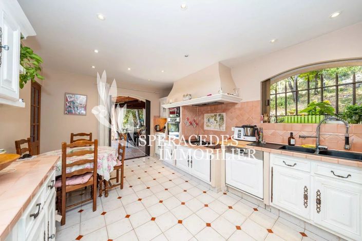 Image No.9-5 Bed House for sale