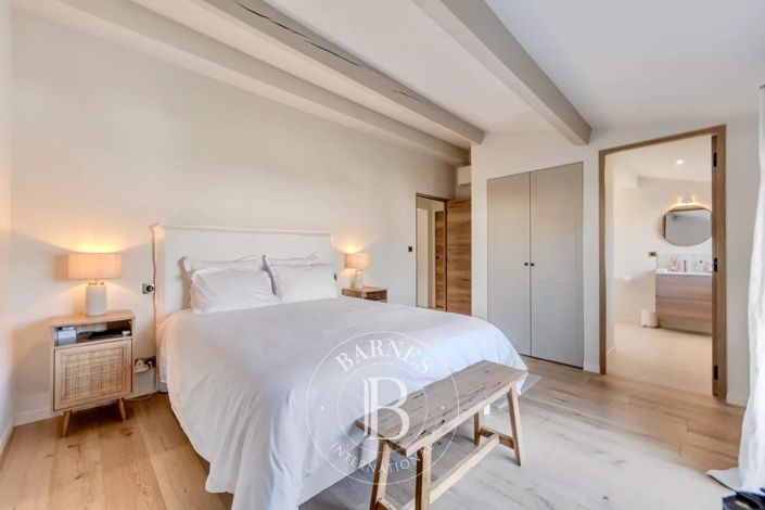 Image No.8-4 Bed House for sale