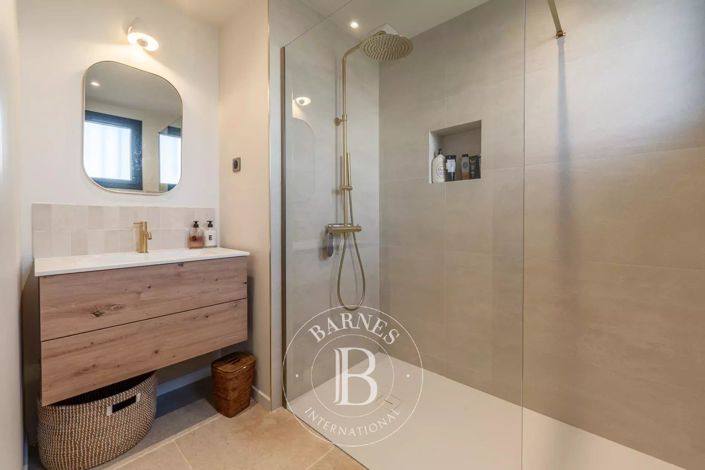 Image No.9-4 Bed House for sale