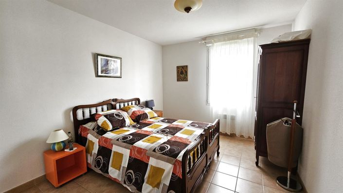 Image No.10-2 Bed House for sale