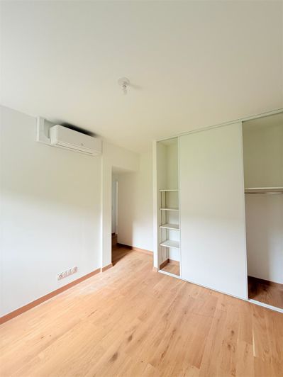 Image No.10-3 Bed Property for sale