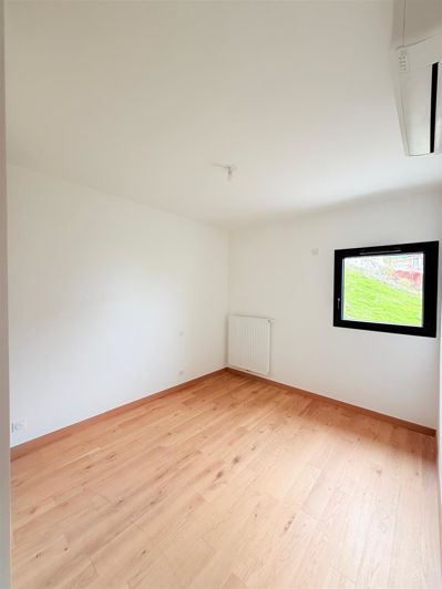 Image No.11-3 Bed Property for sale